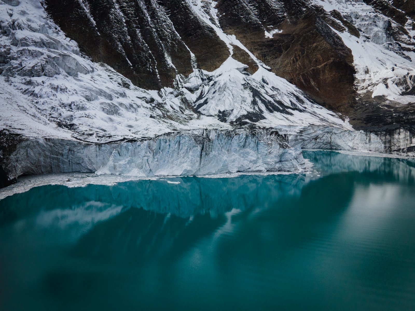 Annapurna Circuit Trek with Tilicho Lake landscape